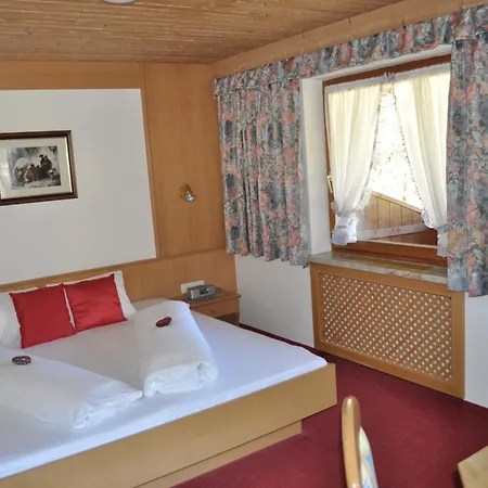 Garni Bergwelt 3* See