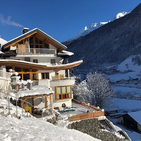 Garni Bergwelt 湖城