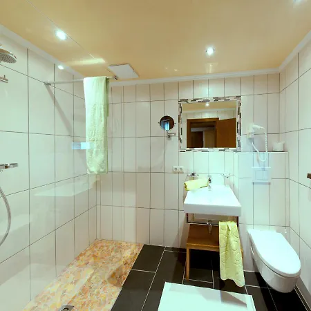 Garni Bergwelt 3* See